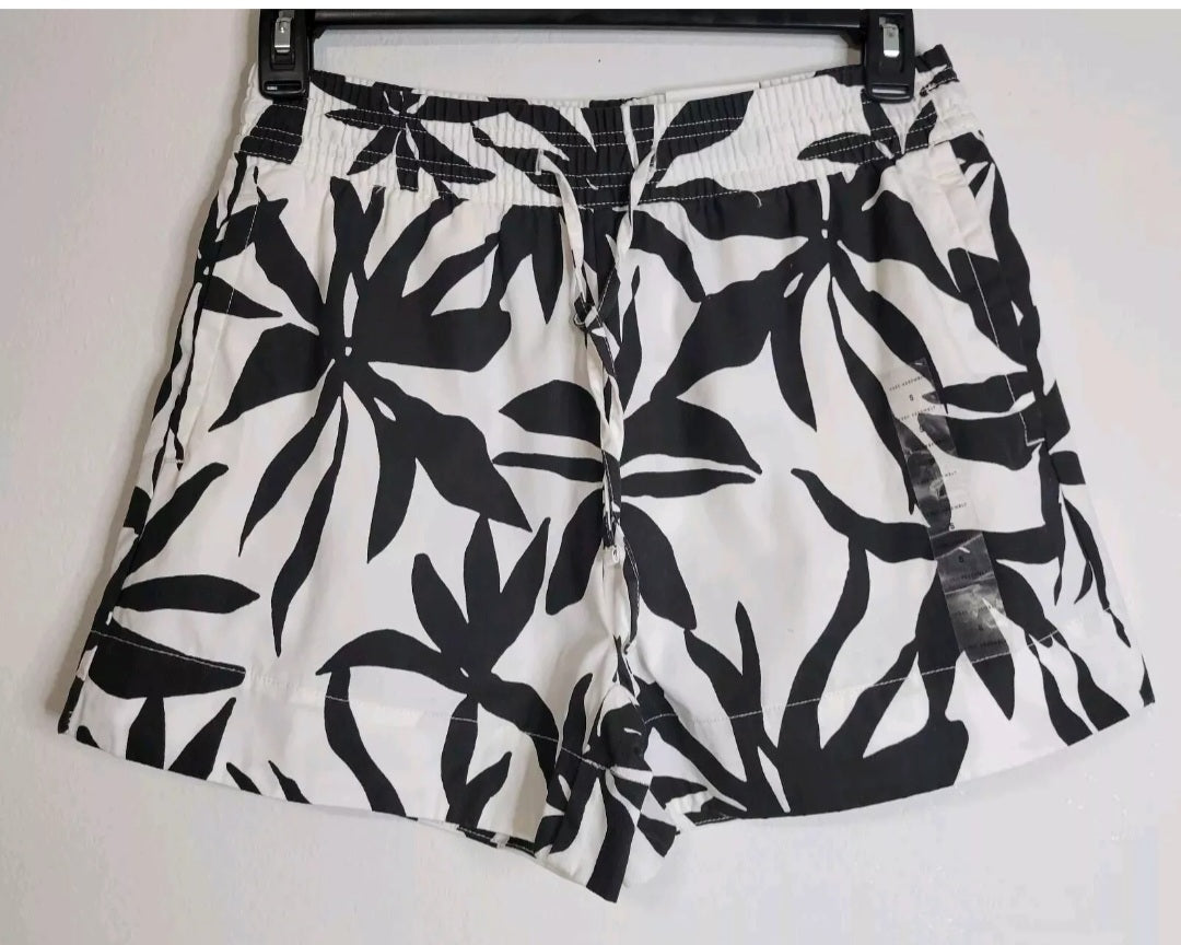 Free Assembly Talla Chica Shorts Blanco Y Negro Floral